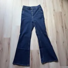 美品　Chico ブーツカットデニム サイズ1のサムネイル