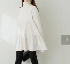 ライトベージュ ティアードドットデザイン 長袖チュニック