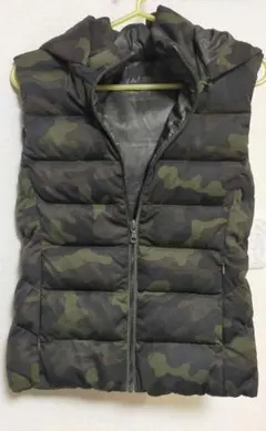 UNIQLO ユニクロ ダウンベスト 美品 迷彩 カモフラージュ