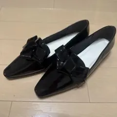 リボン付きブラックポインテッドトゥパンプス