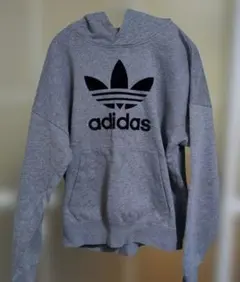 adidas　アディダス　グレー　パーカー