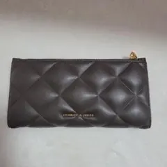 CHARLES & KEITH 長財布 キルティング　ブラウン　ゴールドロゴ