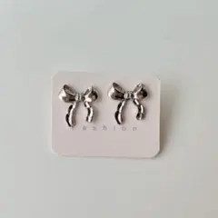 シルバーリボン樹脂ピアス・ピアス・イヤリング