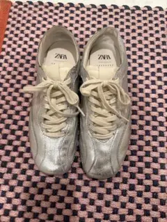 ZARA スニーカー シルバー　25cm 38のサムネイル