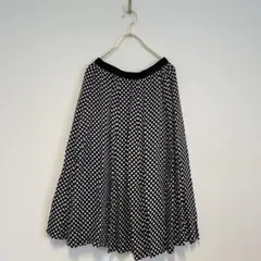 TOGA PULLA（トーガプルラ）ドットフレアミディアムスカートのサムネイル
