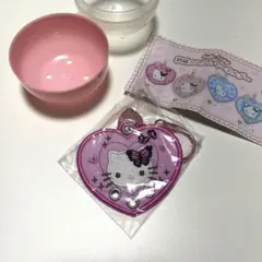 HELLO KITTY ハート型カプセルトイ　刺繍　新作　ハローキティ　ピンク