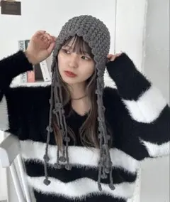 ポンポン付きフードニットキャップ