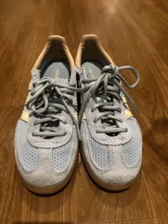 adidas アディダス　スニーカー