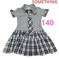 SOMETHING 半袖ワンピース グレー＆チェック柄 ネクタイ付き 140