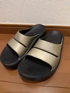 OOFOS OOMEGA 厚底リカバリーサンダルのサムネイル