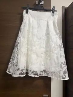 ホワイト花柄レースフレアスカートのサムネイル