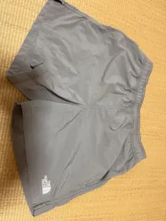 お値下げThe North Face MNミネラルグレー ショートパンツ