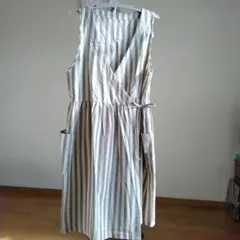 ワンピースエプロン　エプロン　ワンピース　ストライプ 綿100%　M-L