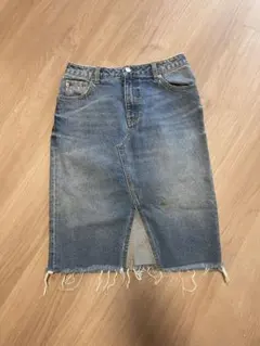 フロントスリット　ダメージ加工　デニムタイトスカート