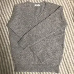 ナチュラルビューティーベーシック Vネックニット