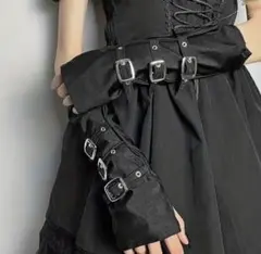 黒のバックル付きアームカバー