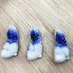 青い葉と白い実の陶器製箸置き3個セット