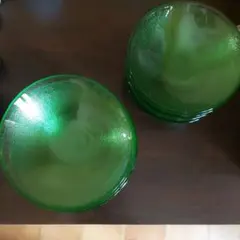 緑色のガラス皿 セット