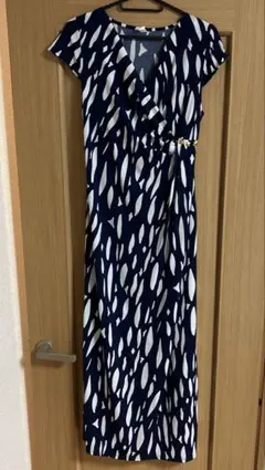 ネイビーとホワイトのラップワンピース