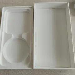 Apple iPhone SE の空箱　充電ケーブル付き
