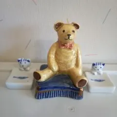 陶器製クマの置物 ボウタイ付き