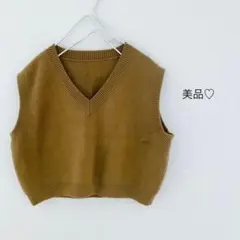 美品♡グリーンニットベスト　Ｖネック　クロップド丈　Free