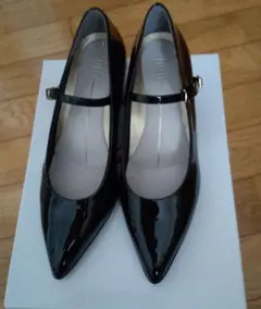 (極美品)fitfitパンプスエナメル ポインテッドトゥチャンキーヒール24cm
