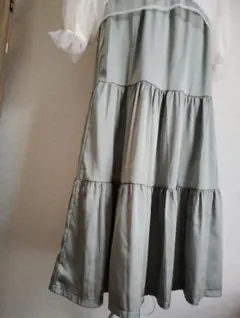 新品タグ付きグリーン系 ロングスカート Fサイズ