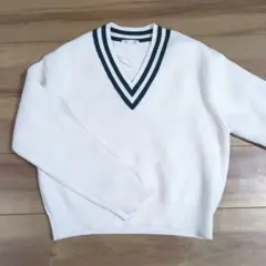 【新品未使用】GU レディース Vネックセーター Sサイズ