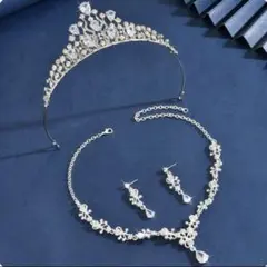 ティアラ ネックレス ピアス　3点セット　結婚式　ブライダルアクセサリー