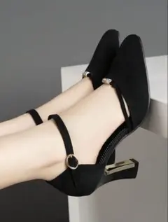 黒 スエード風 ストラップパンプス