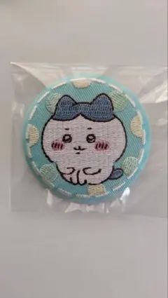 ちいかわ 刺繍缶バッジ　ハチワレ