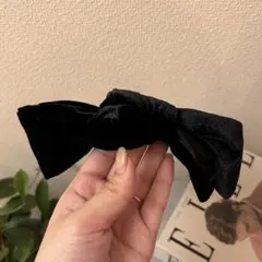 黒　アシメ ベロア リボン バレッタ