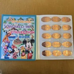 ディズニーのスーベニアメダル45枚とコレクションブック 2011年