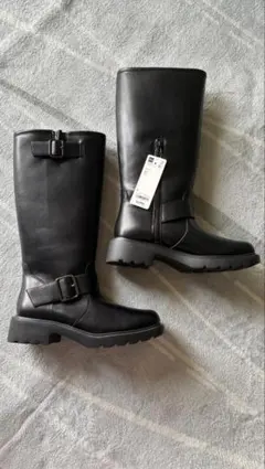 サイドジッパー付きの黒いロングブーツ (L)