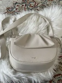 lawgyクリーム色 ショルダーバッグ