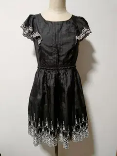 LAISSE PASSE レッセパッセ　ワンピース　黒　レース　刺繍のサムネイル