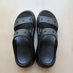 Crocs(クロックス)クラッシュ厚底サンダル ブラック　23センチ　M5 W7のサムネイル