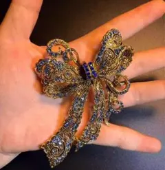 エレガントなリボン型ヘアアクセサリー