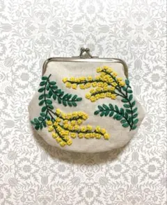 ミモザの刺繍がま口ポーチ 手刺繍　ハンドメイド