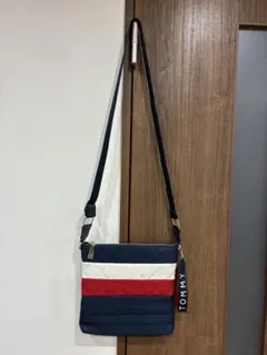 美品　TOMMY HILFIGER ショルダーバッグのサムネイル
