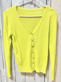 美品　Vネック ニットカーディガン　無地　長袖　薄手　ネオンカラー