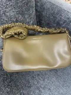 CHARLES & KEITH 巾着型ハンドバッグ ポーチ付き - メルカリ
