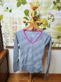 ✨NIKE ナイキ グレー色の長袖カットソーレディースＭサイズ