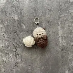 ラッコと貝殻のあみぐるみキーホルダーのサムネイル