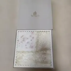 ■新品未使用■箱入りWAKO 白ピンク花柄刺繍　レースハンカチ