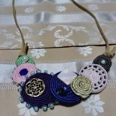 ソウタシエ　ハンドメイド 多色円形モチーフネックレス