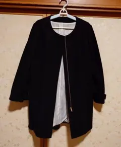 ru アールユー ノーカラーコート／ブラック・取り外しフード付き／細身4L