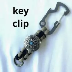 ヴィンテージコンチョ付きパラコードキーホルダー　　ボトルオープナー付きタイプ