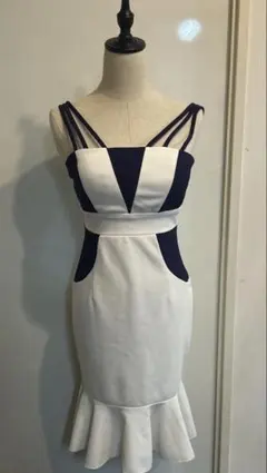 dazzy store ブルー　ホワイト　キャバドレス